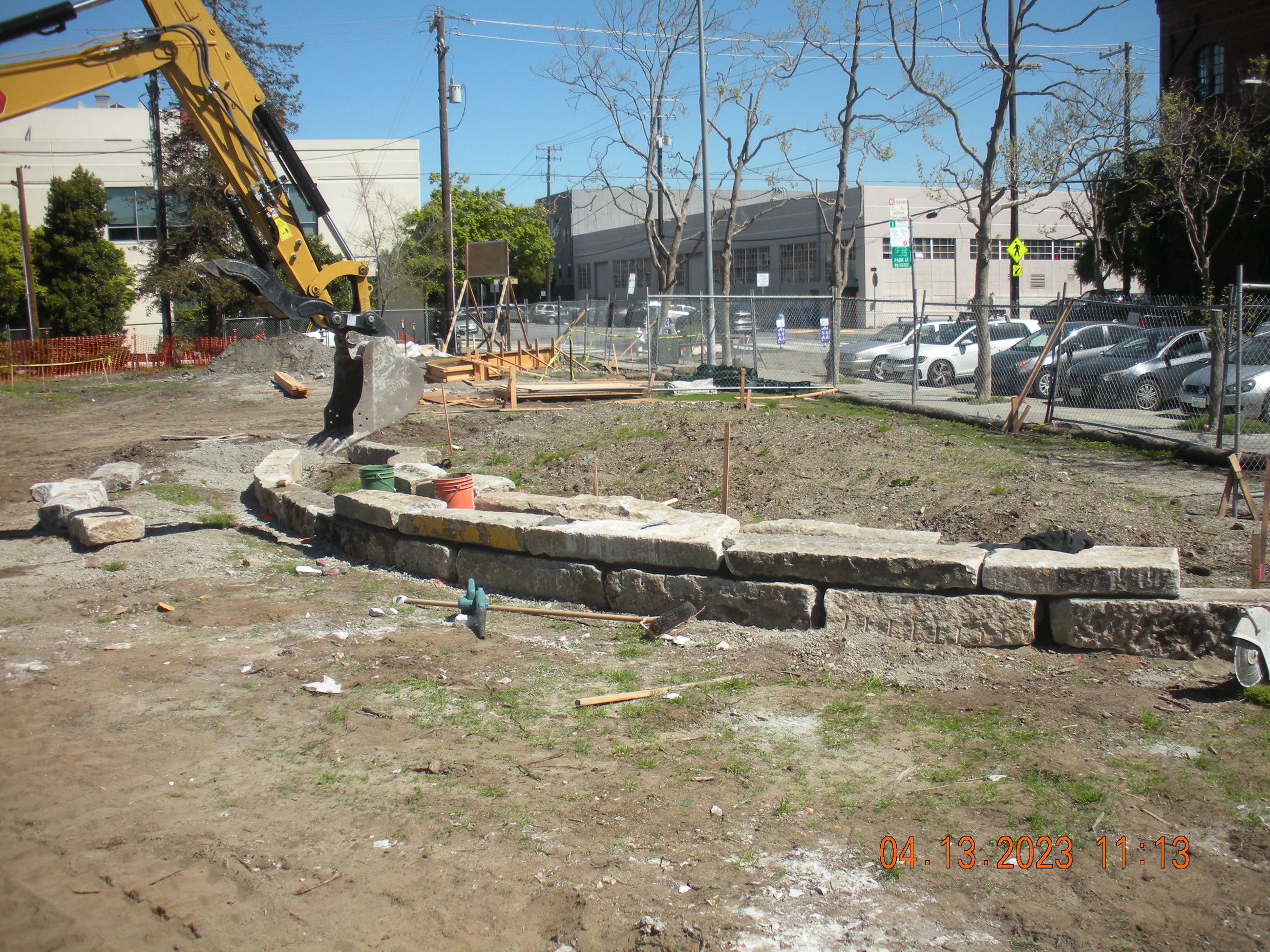 Esprit construction - Setting the granite curbs for the granite curb wall