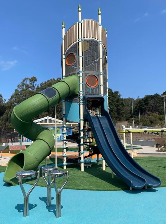 Herz Playground opening (3) - larger playstructure with two slides