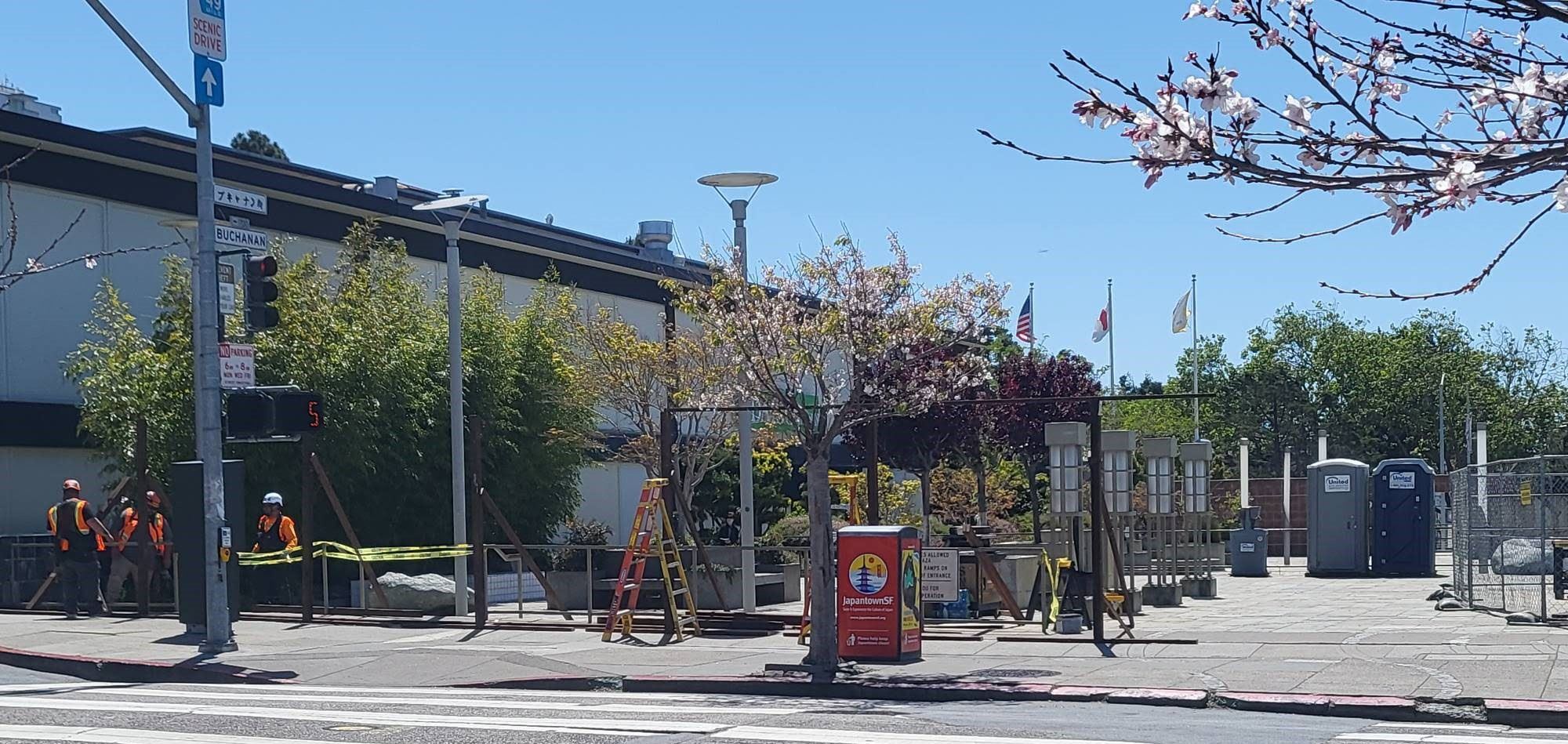 Construction workers on the Plaza putting up fencing