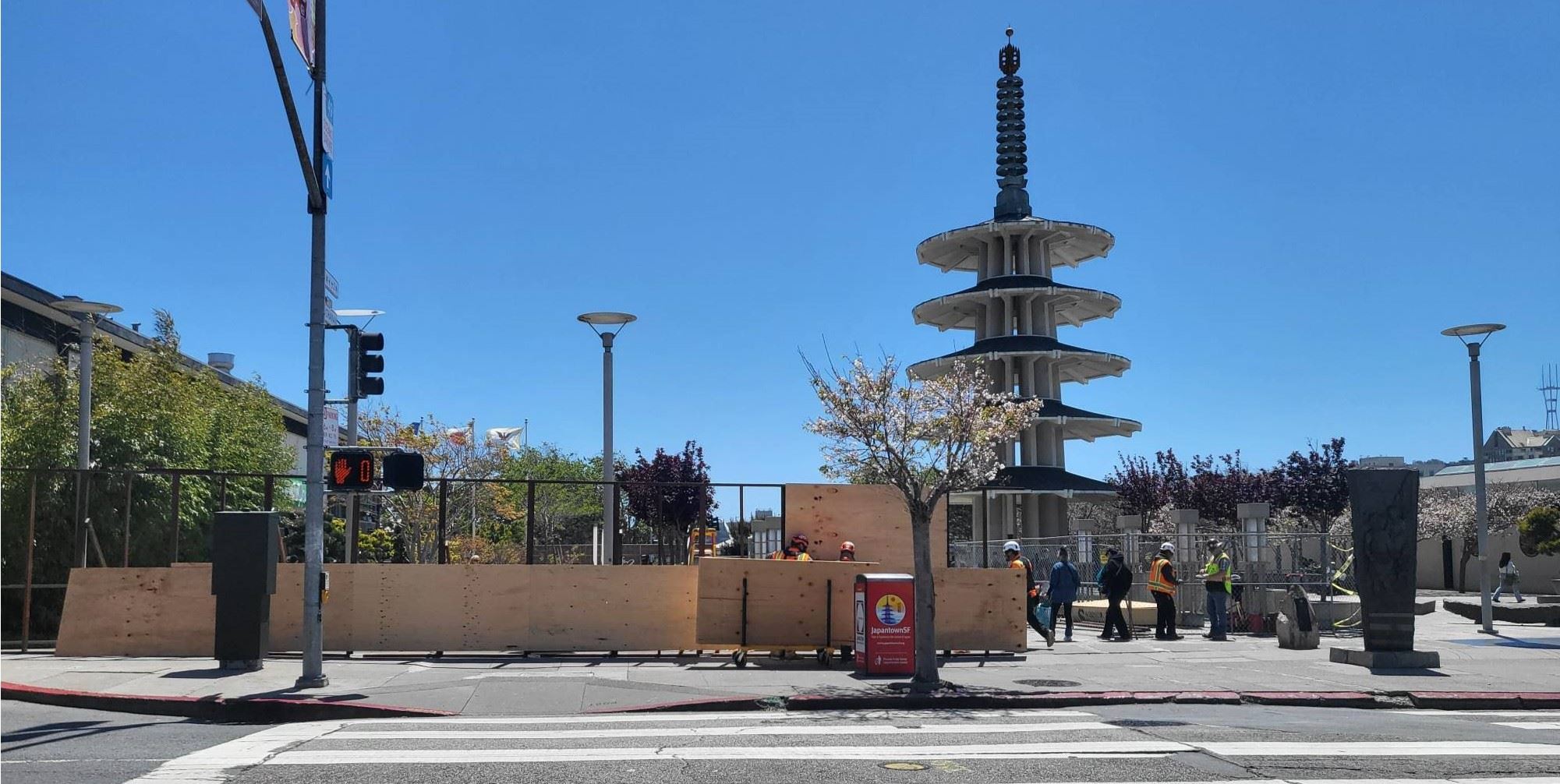 Construction workers on the Plaza putting up fencing
