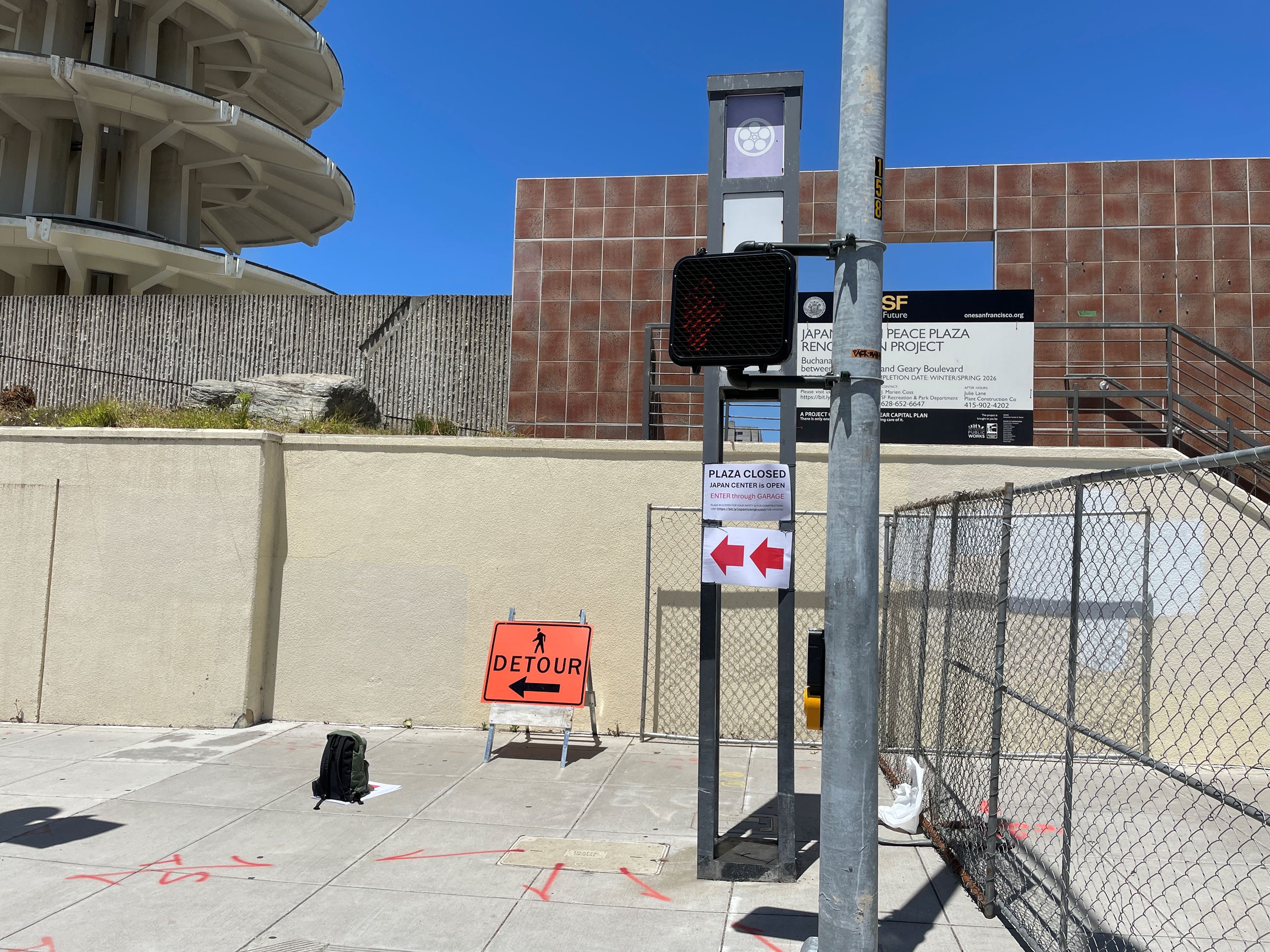 Contractor fencing along Geary Blvd (3)