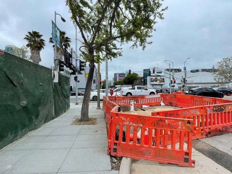 Fencing around New Bulbout_Folsom and 6th Streets_4.15.25
