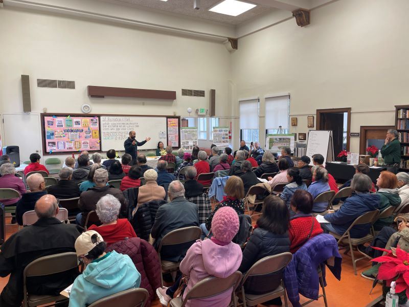 Speaker presenting to large group of seated participants